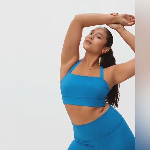 Everlane The Perform Cropped Top NWT in Blue Size Medium SOLD OUT ONLINE - Picture 3 of 8